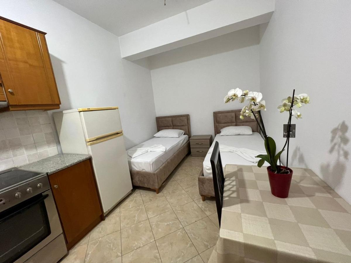 Alex Apartments Sarandë Exterior foto